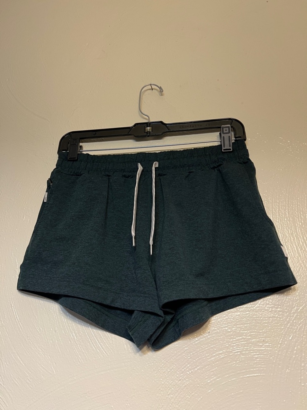 Vuori Halo Performance Shorts Womens Small Heathered Green DreamKnit Athletic